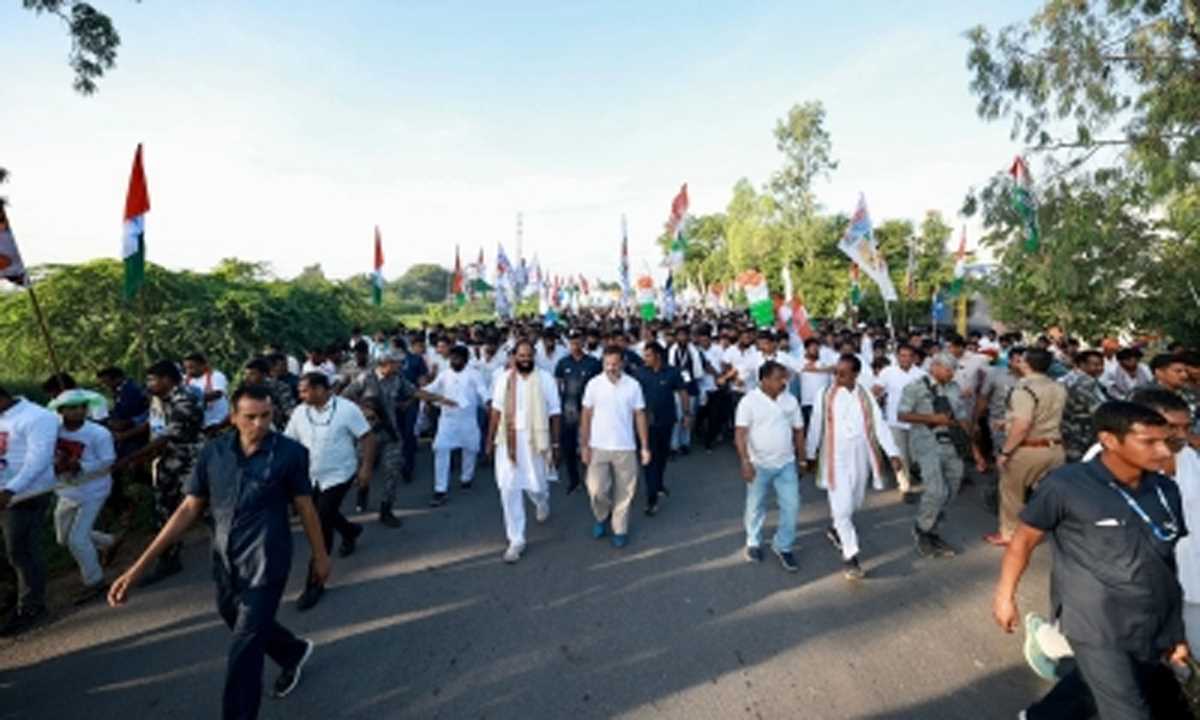 राहुल गांधी के नेतृत्व वाली भारत जोड़ो यात्रा ने किया आंध्र प्रदेश में प्रवेश